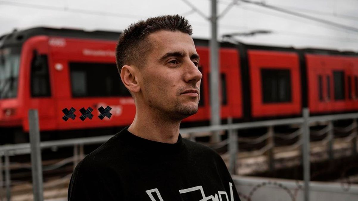 Александра Эллерта раскритиковали за побег за границу – как он отреагировал Александра Эллерта раскритиковали за побег за границу – как он отреагировал