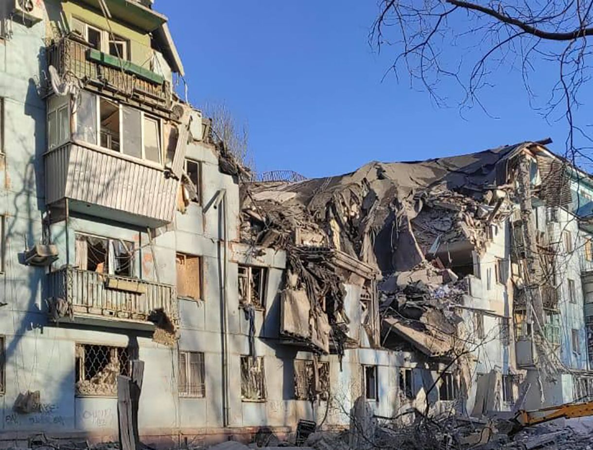 Окупанти вдарили ракетою по житловому будинку в Запоріжжі Окупанти вдарили ракетою по житловому будинку в Запоріжжі