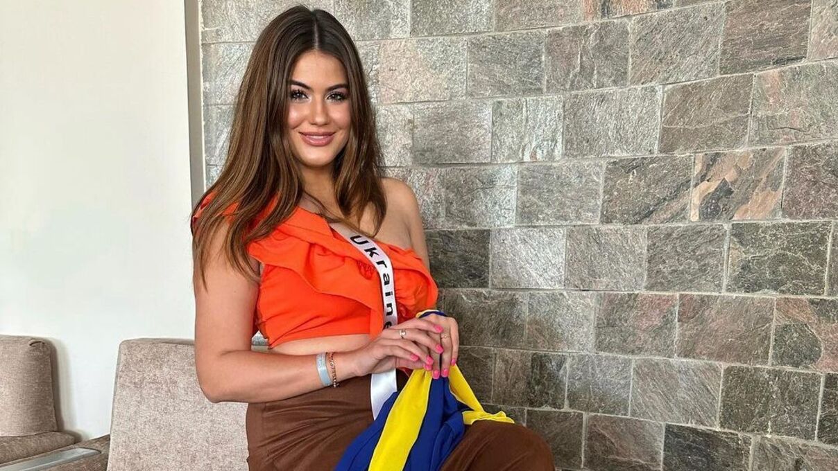 Украинская модель сделала фото с россиянкой на конкурсе красоты Украинская модель сделала фото с россиянкой на конкурсе красоты