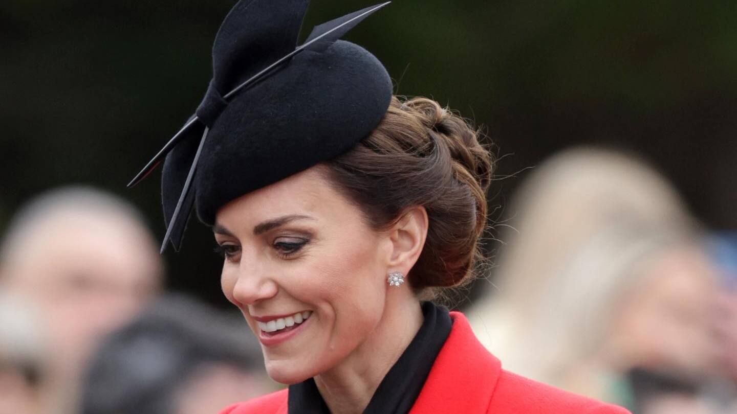 Кейт Миддлтон появилась в Виндзоре в стильном образе с деталями - фото Кейт Миддлтон появилась в Виндзоре в стильном образе с деталями - фото