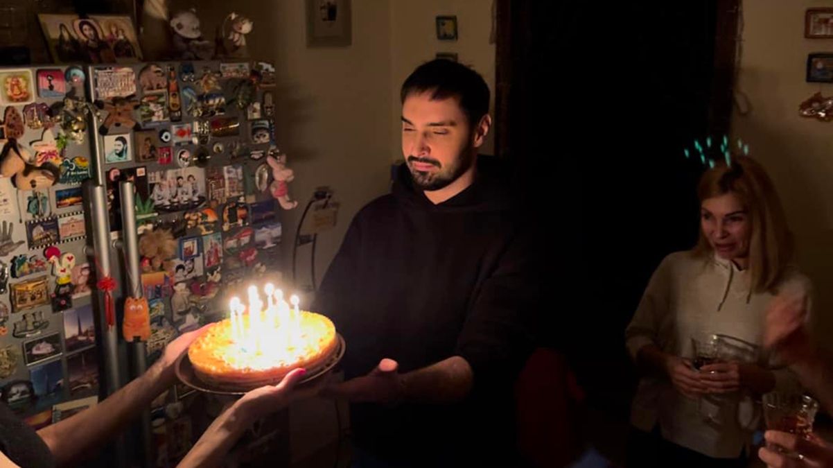 Віталій Козловський святкує день народження – йому шукали згущенку під вибухи – фото