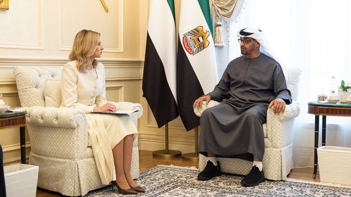 Елена Зеленская встретилась с президентом ОАЭ - фото в костюме