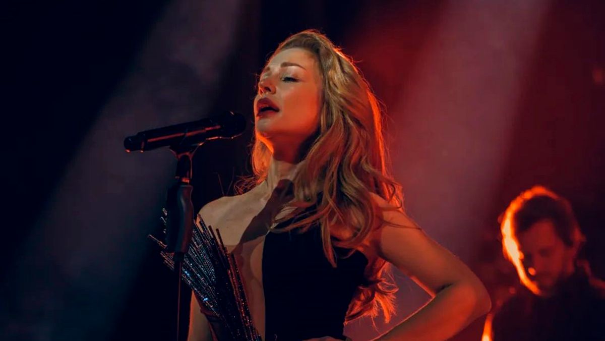 Тіна Кароль сіла на шпагат на сцені – відео з концерту Тіна Кароль сіла на шпагат на сцені – відео з концерту