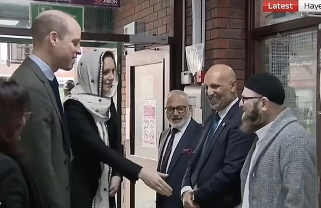 Кейт Міддлтон опинилася в незручній ситуації через рукостискання: курйозне відео Кейт Міддлтон опинилася в незручній ситуації через рукостискання: курйозне відео