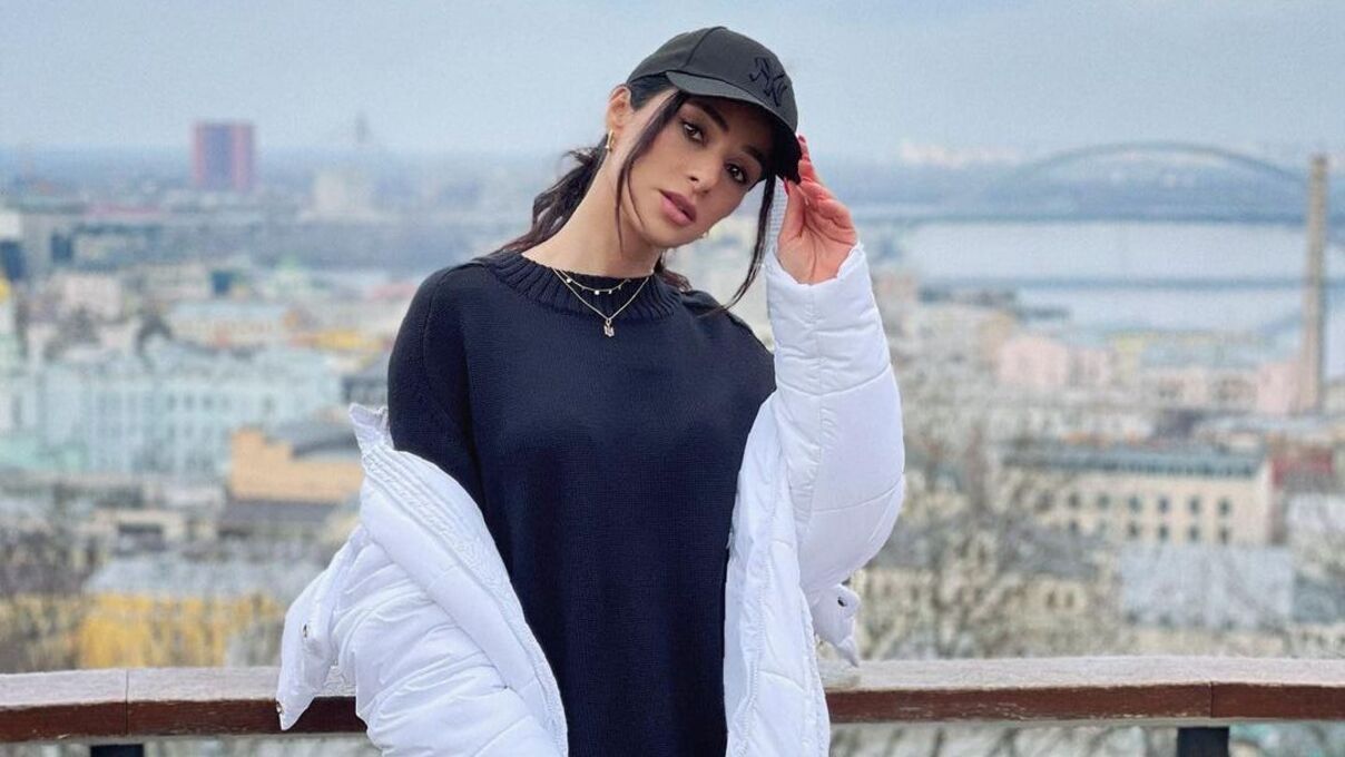 Злата Огневич прогулялась по Киеву в стильном образе - фото Злата Огневич прогулялась по Киеву в стильном образе - фото