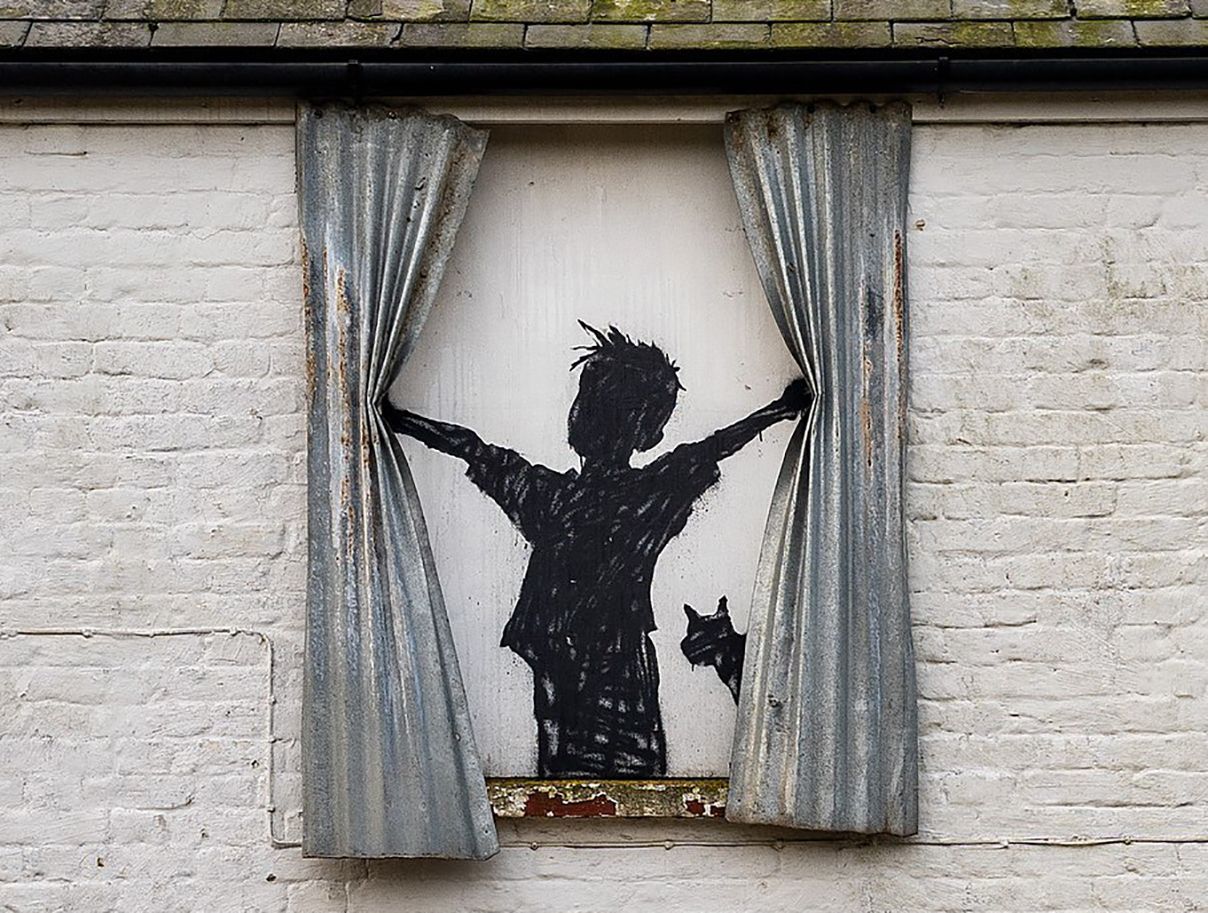 Бенксі намалював мурал на будинку Бенксі намалював мурал на будинку