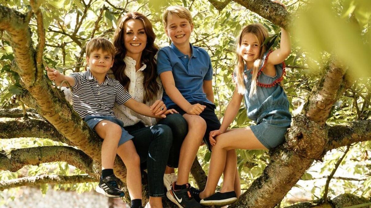 Кейт Миддлтон поздравила с Днем матери – ее фото с детьми