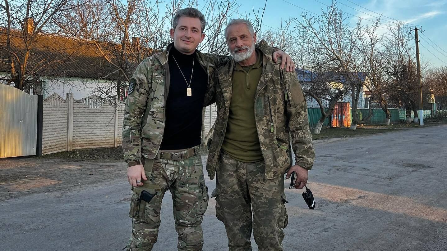 Коля Сєрга показав фото з батьком - обоє в ЗСУ Коля Сєрга показав фото з батьком - обоє в ЗСУ