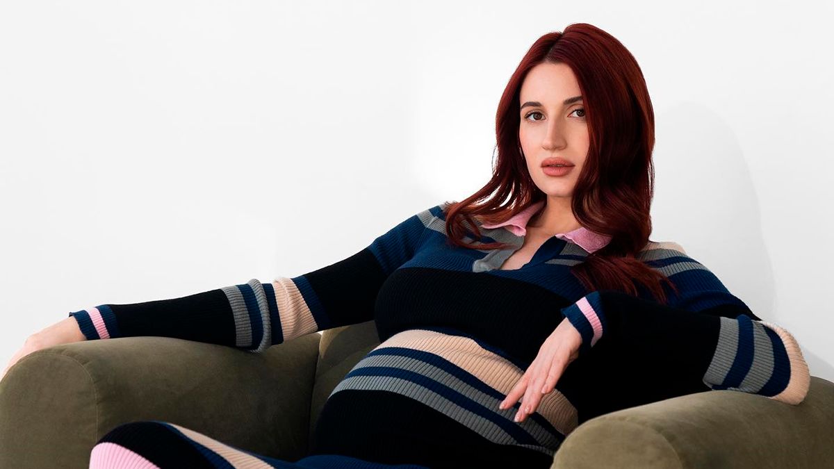 Євгенія Емеральд оголосила зарплату в декреті – скільки їй платять у ЗСУ Євгенія Емеральд оголосила зарплату в декреті – скільки їй платять у ЗСУ