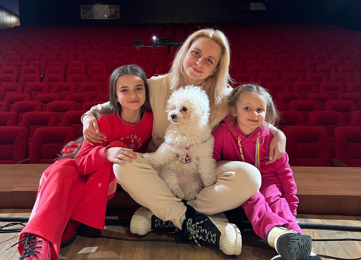 Лилия Ребрик с дочками Лилия Ребрик с дочками