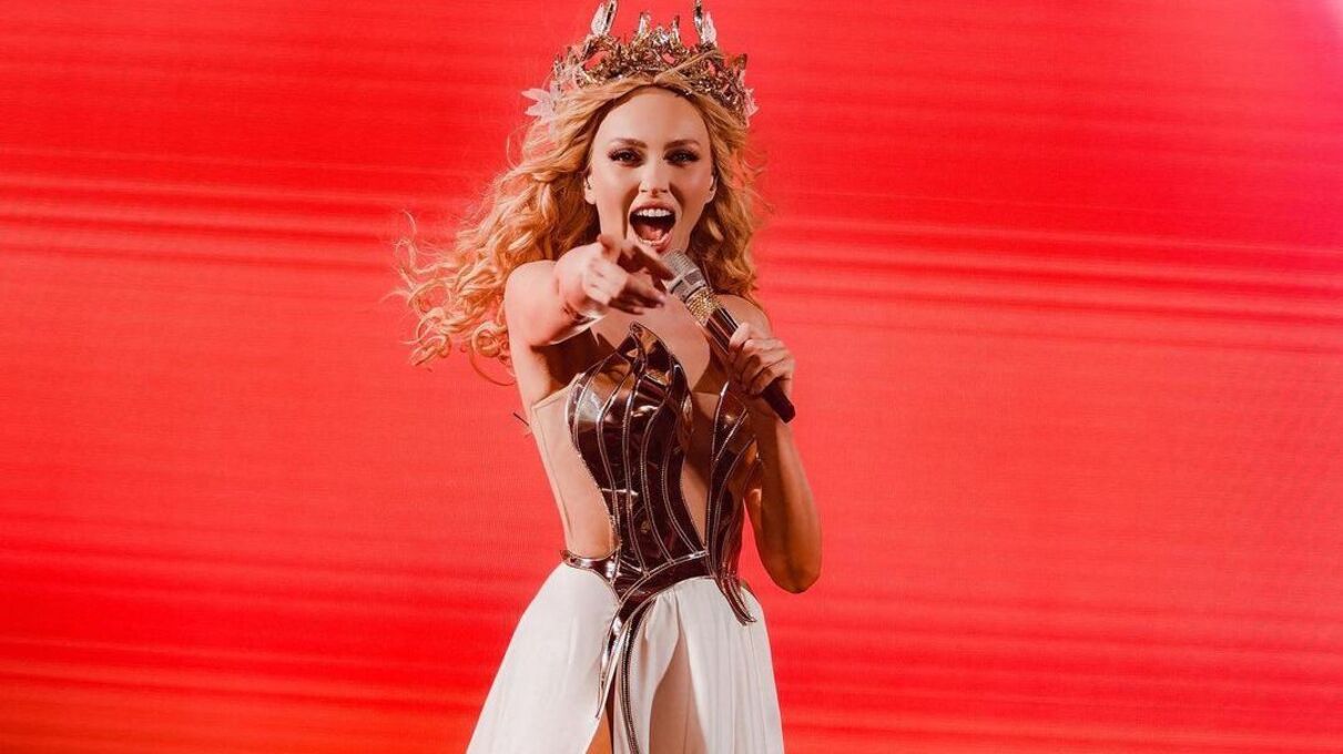 Оля Полякова пошутила над Ани Лорак 1 апреля - видео Оля Полякова пошутила над Ани Лорак 1 апреля - видео