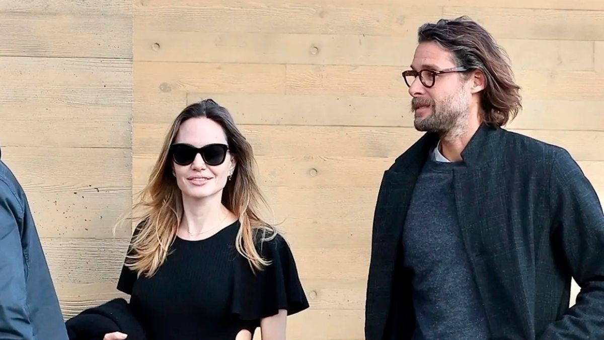 Анджелина Джоли пообедала с миллиардером – он женат на украинке – как она выглядит, фото Анджелина Джоли пообедала с миллиардером – он женат на украинке – как она выглядит, фото