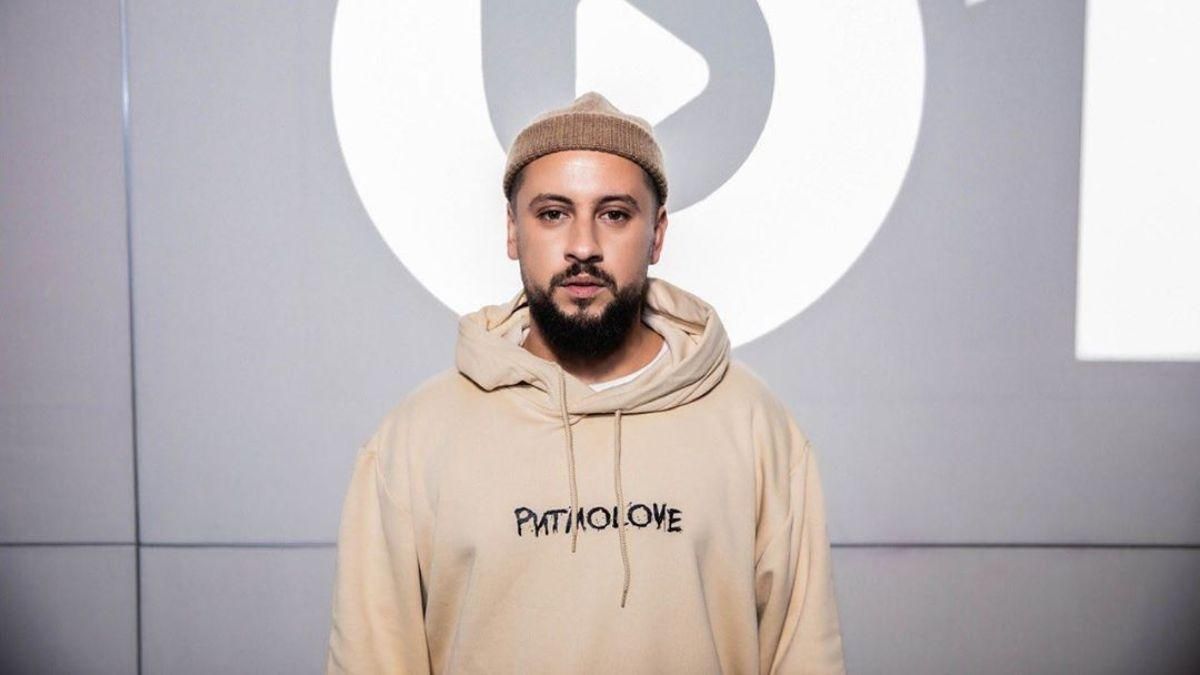 Монатик перевел песню "Кружит" Монатик перевел песню "Кружит"