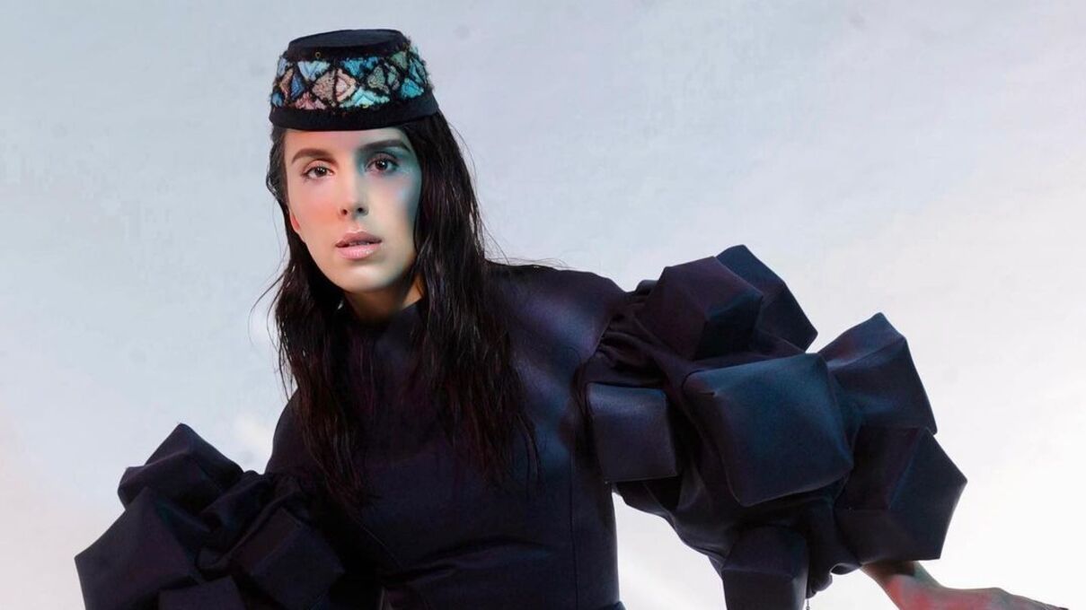 Джамала показала архивные кадры из Крыма – как выглядела в юности Джамала показала архивные кадры из Крыма – как выглядела в юности