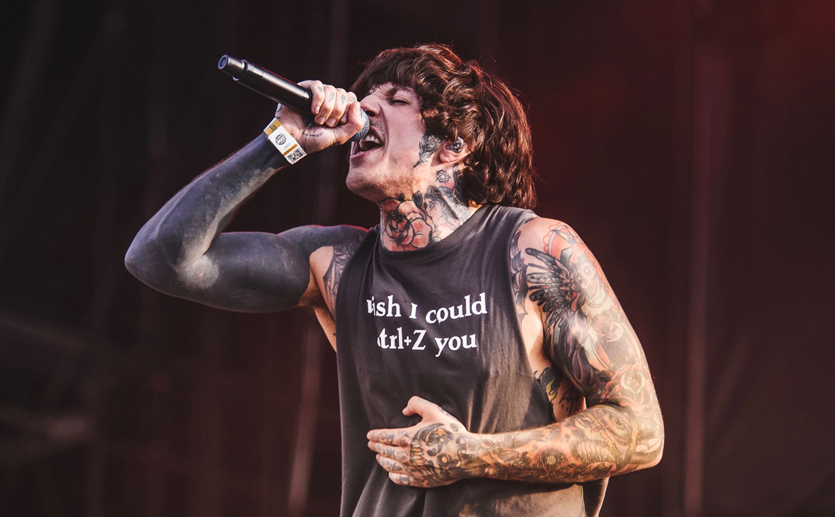 Вокалист группы Bring Me the Horizon Оливер Сайкс Вокалист группы Bring Me the Horizon Оливер Сайкс