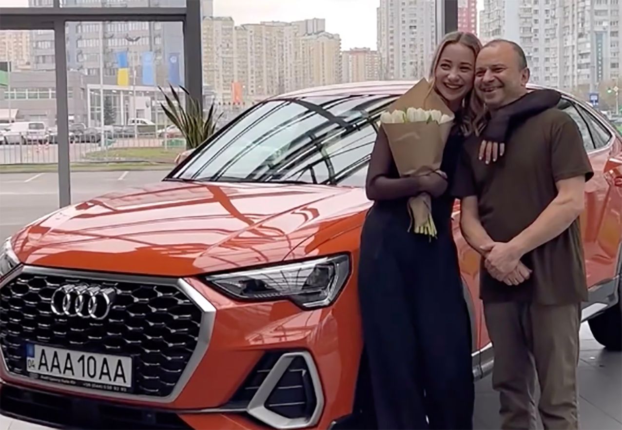 Жена Павлика купила себе новый автомобиль Жена Павлика купила себе новый автомобиль