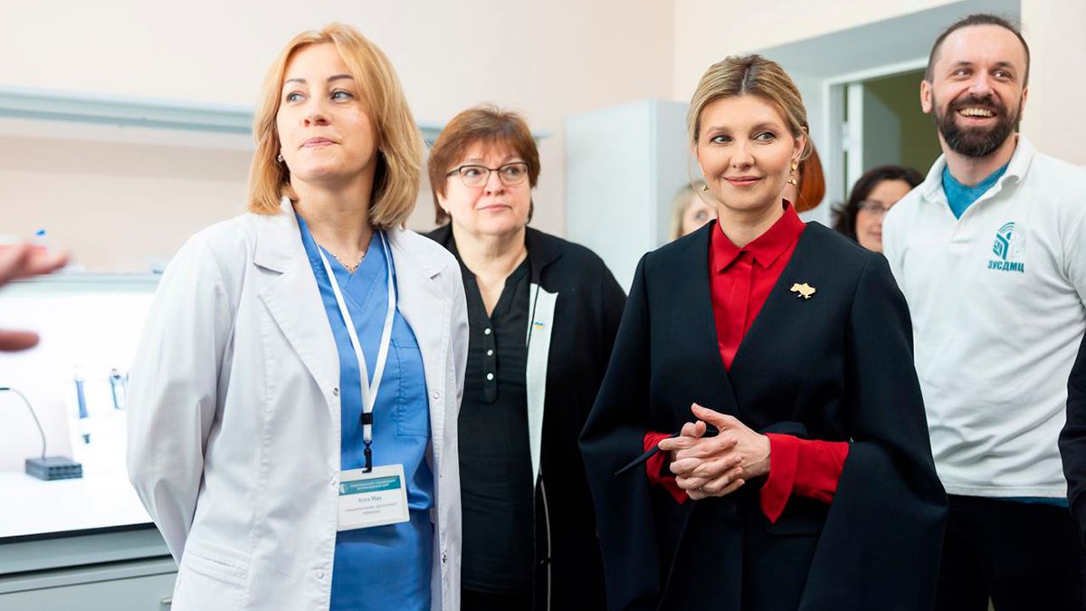 Елена Зеленская приехала во Львов – изысканный образ первой леди – фото, видео Елена Зеленская приехала во Львов – изысканный образ первой леди – фото, видео