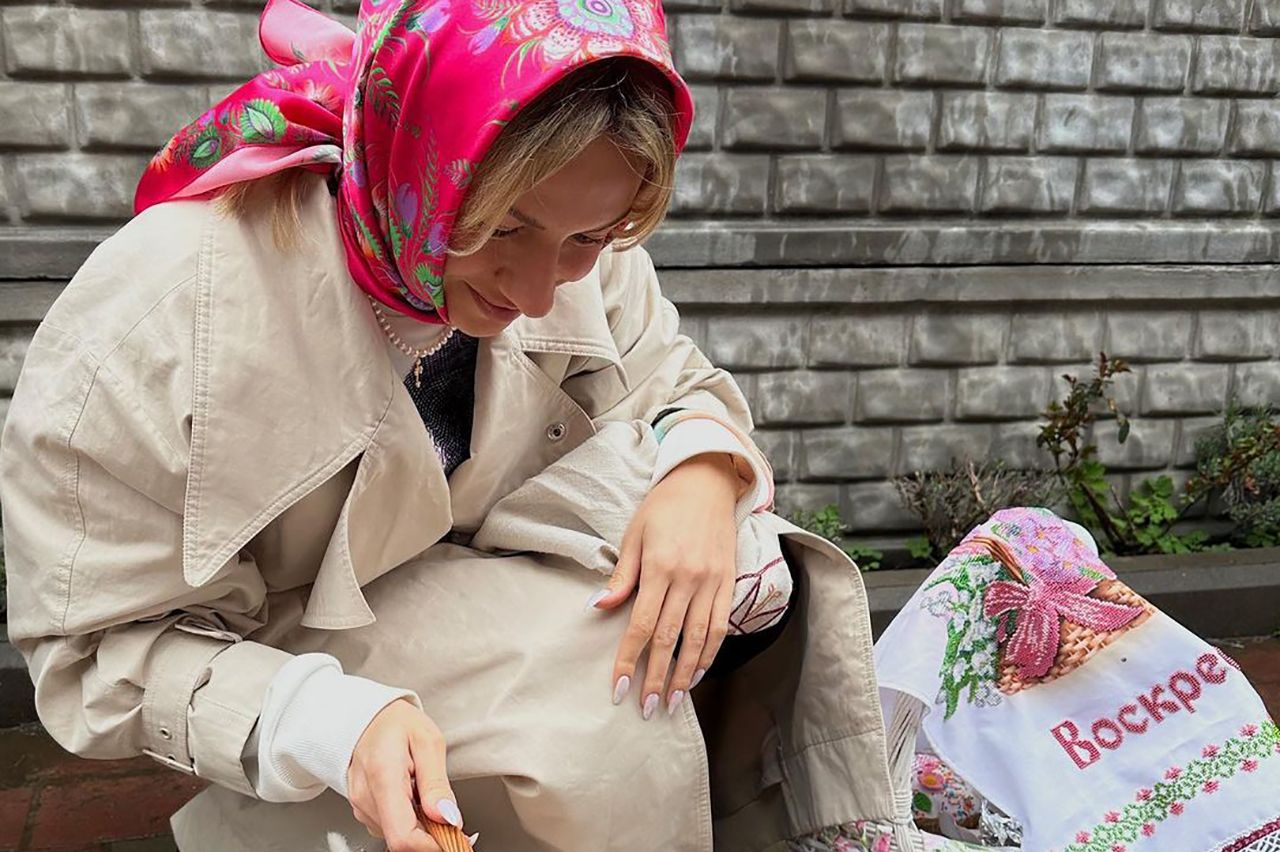 Леся Никитюк освятила кулич Леся Никитюк освятила кулич