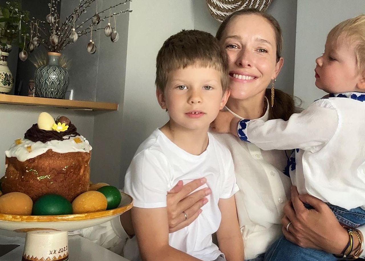 Катерина Осадча з синами Катерина Осадча з синами