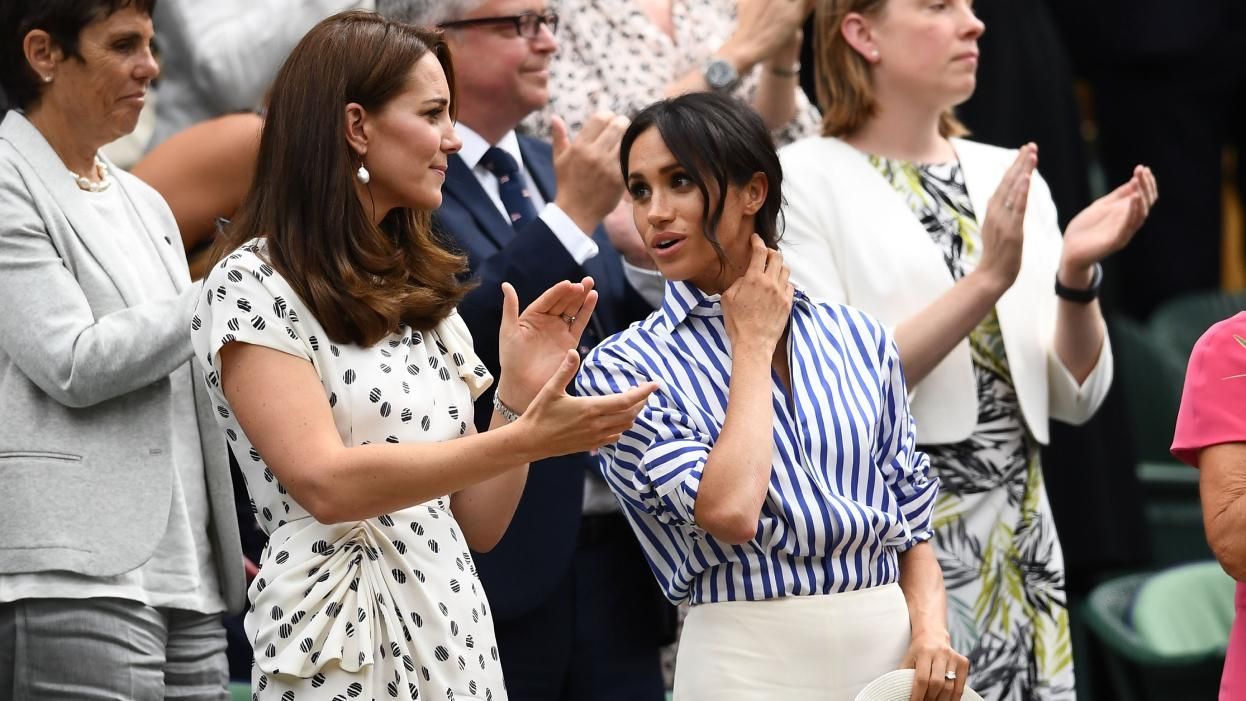 Кейт Миддлтон обиделась на Меган Маркл через Елизавету II Кейт Миддлтон обиделась на Меган Маркл через Елизавету II