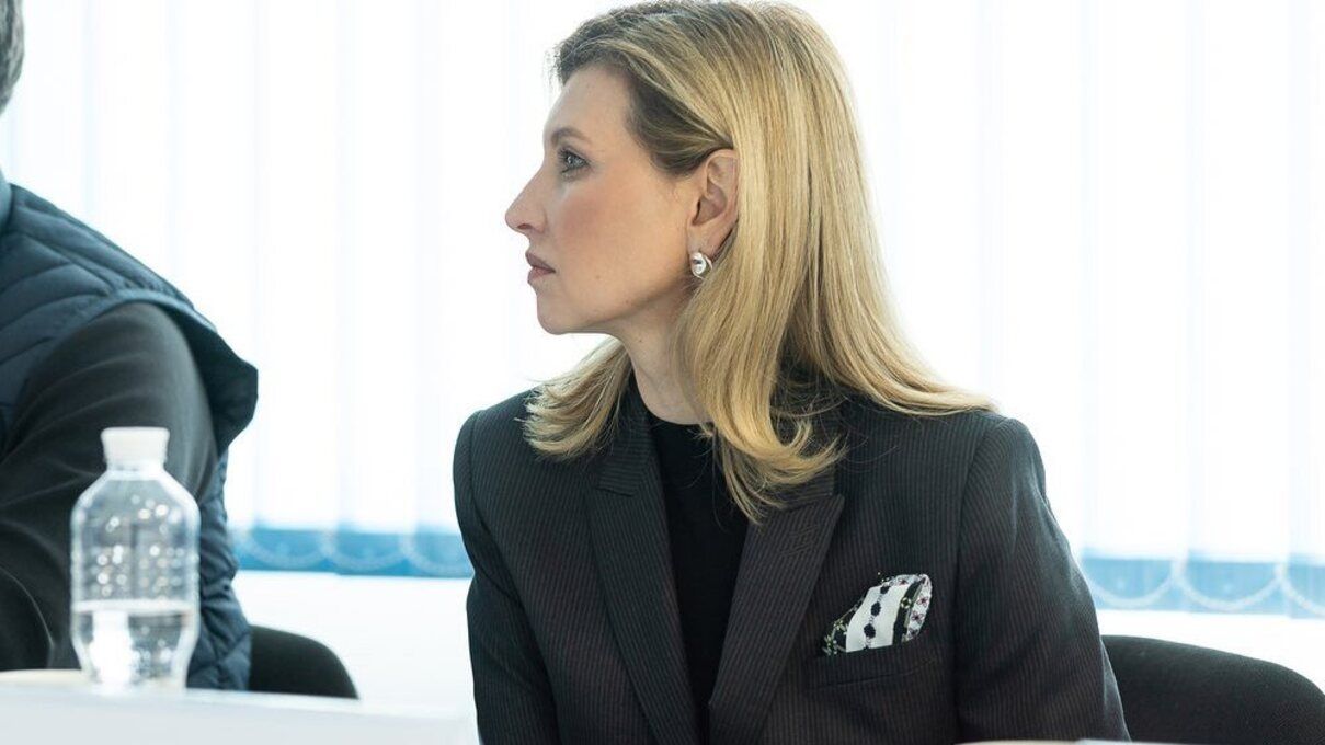 Елена Зеленская приехала в Белую Церковь в хорошем образе. Елена Зеленская приехала в Белую Церковь в хорошем образе.