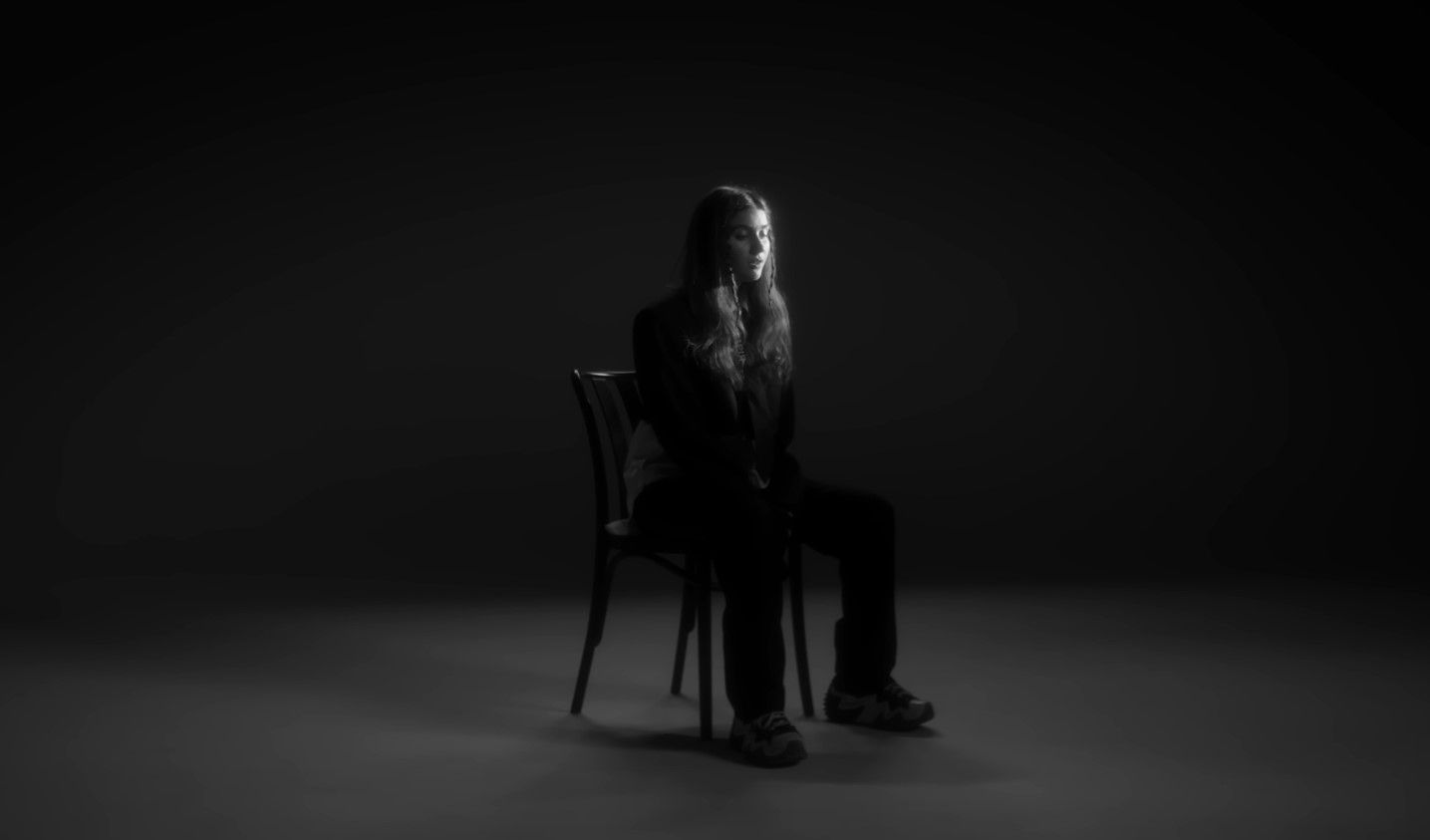 Jerry Heil випустила пісню про любов на війні На небі ні зорі - відео онлайн Jerry Heil випустила пісню про любов на війні На небі ні зорі - відео онлайн