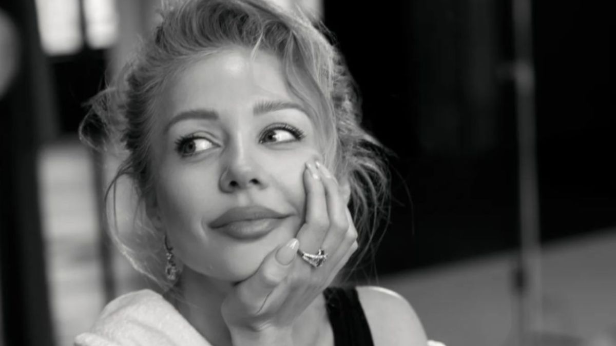 Тина Кароль позировала в белом халате – фото с обнаженными ногами и декольте. Тина Кароль позировала в белом халате – фото с обнаженными ногами и декольте.