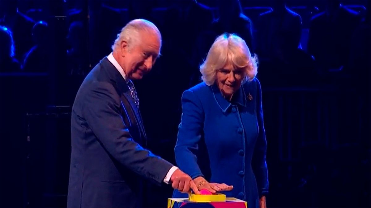 Евровидение 2023 – Чарльз ІІІ и Камилла открыли сцену в Ливерпуле – видео Евровидение 2023 – Чарльз ІІІ и Камилла открыли сцену в Ливерпуле – видео