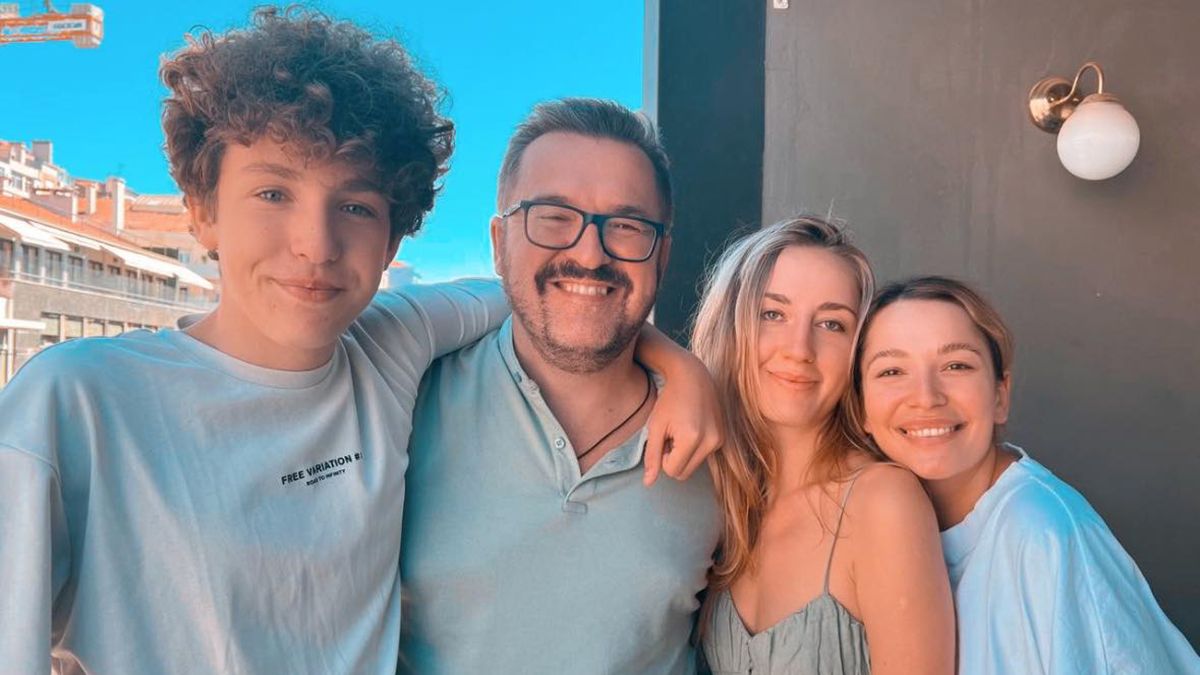 Олександр Пономарьов показав трьох дітей на одному фото – як вони виглядають Олександр Пономарьов показав трьох дітей на одному фото – як вони виглядають