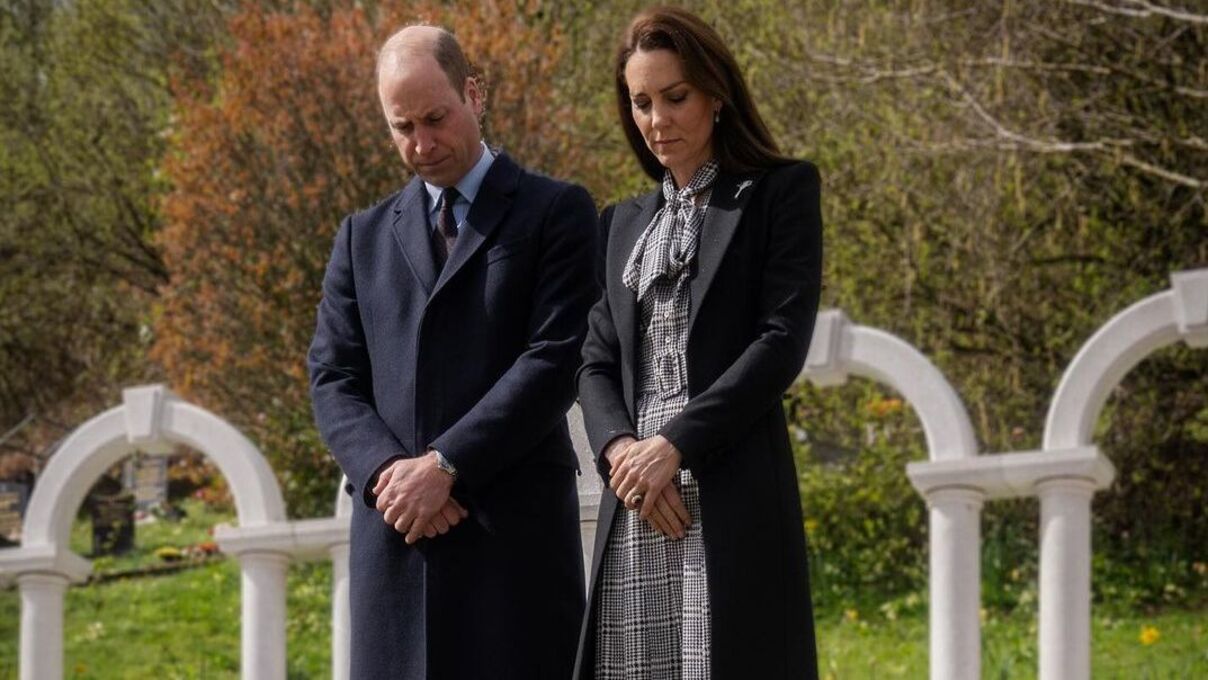 Кейт Міддлтон та принц Вільям приїхали в Аберфан на місце трагедії - фото