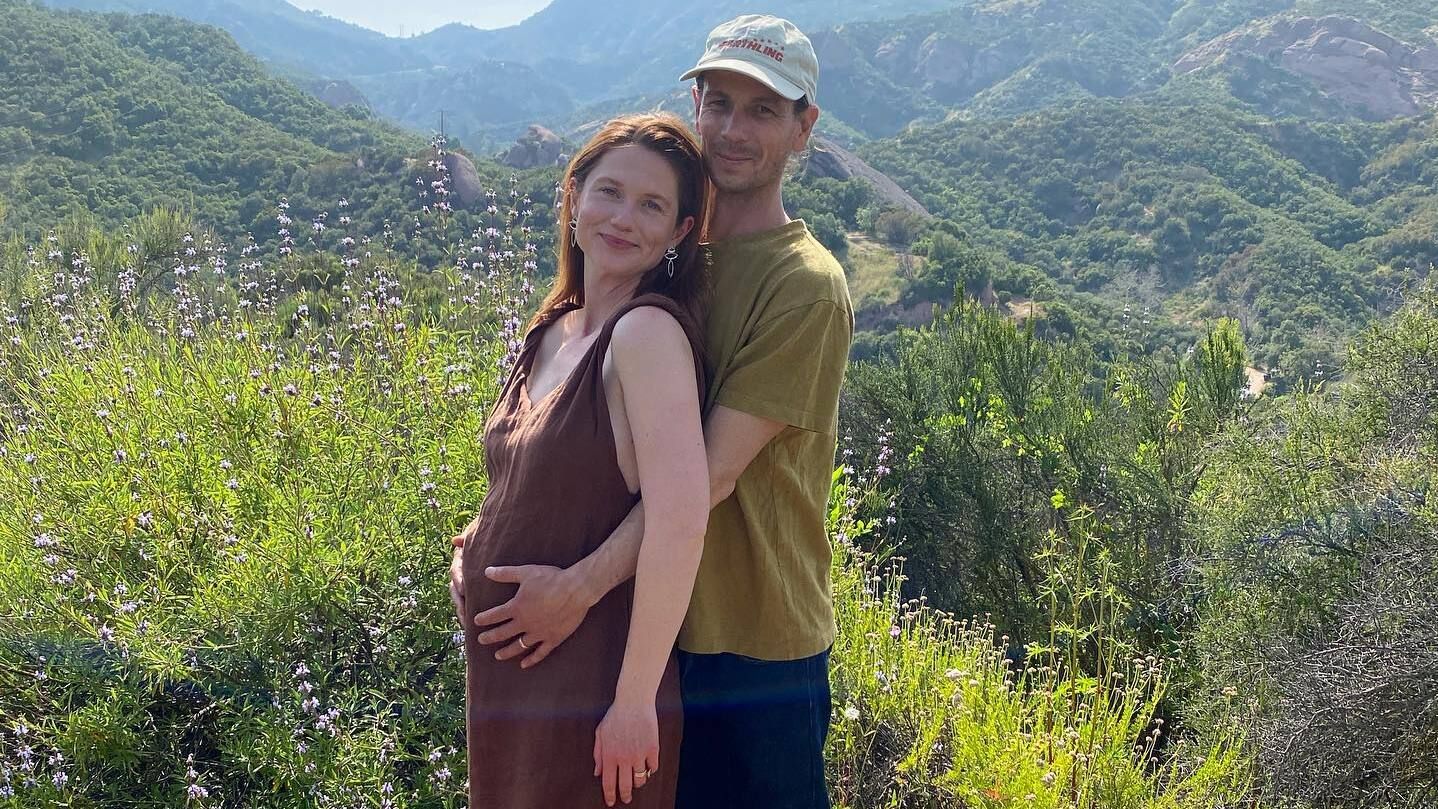 Джинни Уизли из Гарри Поттера станет мамой впервые - фото Бонни Райт Джинни Уизли из Гарри Поттера станет мамой впервые - фото Бонни Райт