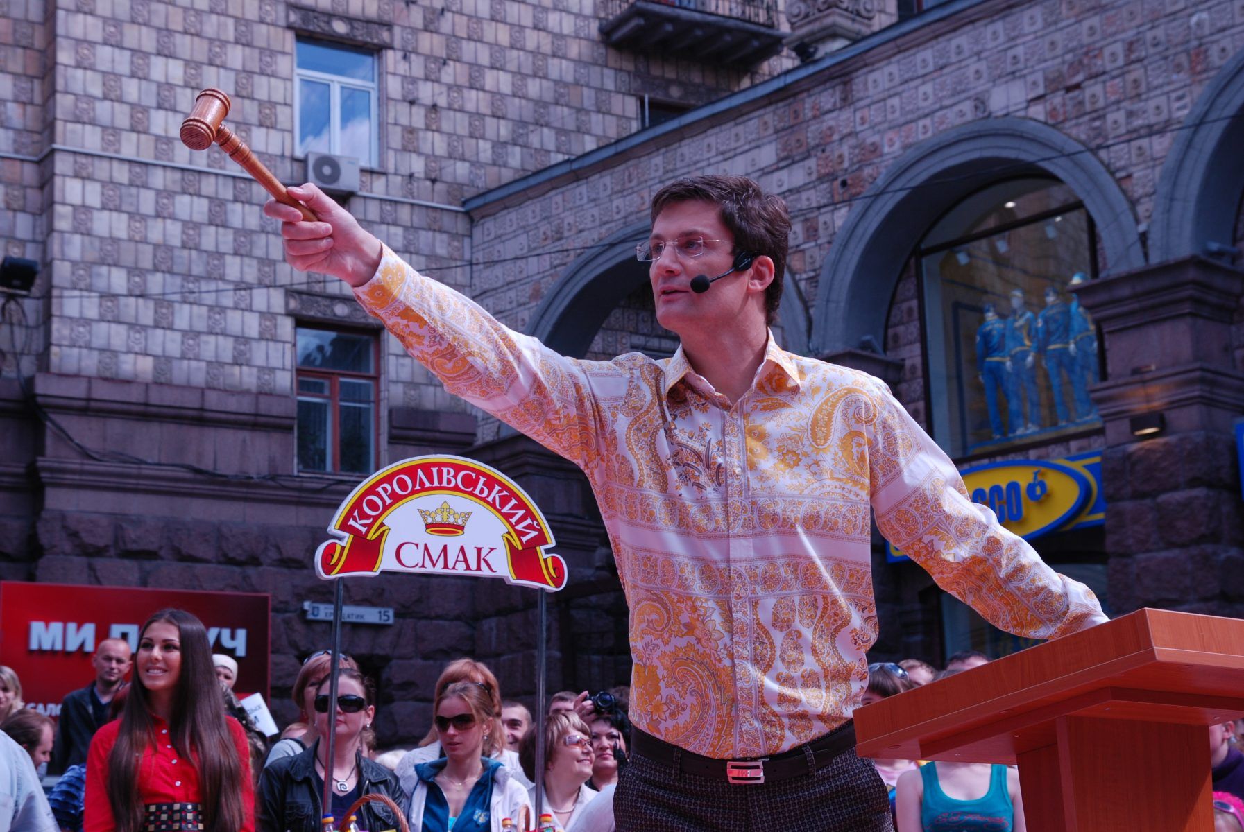 Ігор Кондратюк у шоу "Караоке на Майдані" Ігор Кондратюк у шоу "Караоке на Майдані"