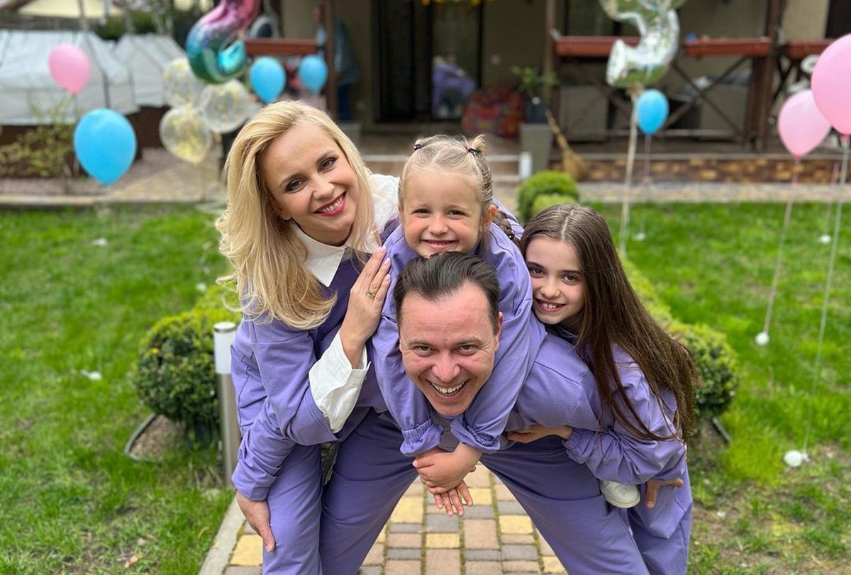 Лілія Ребрик з родиною Лілія Ребрик з родиною