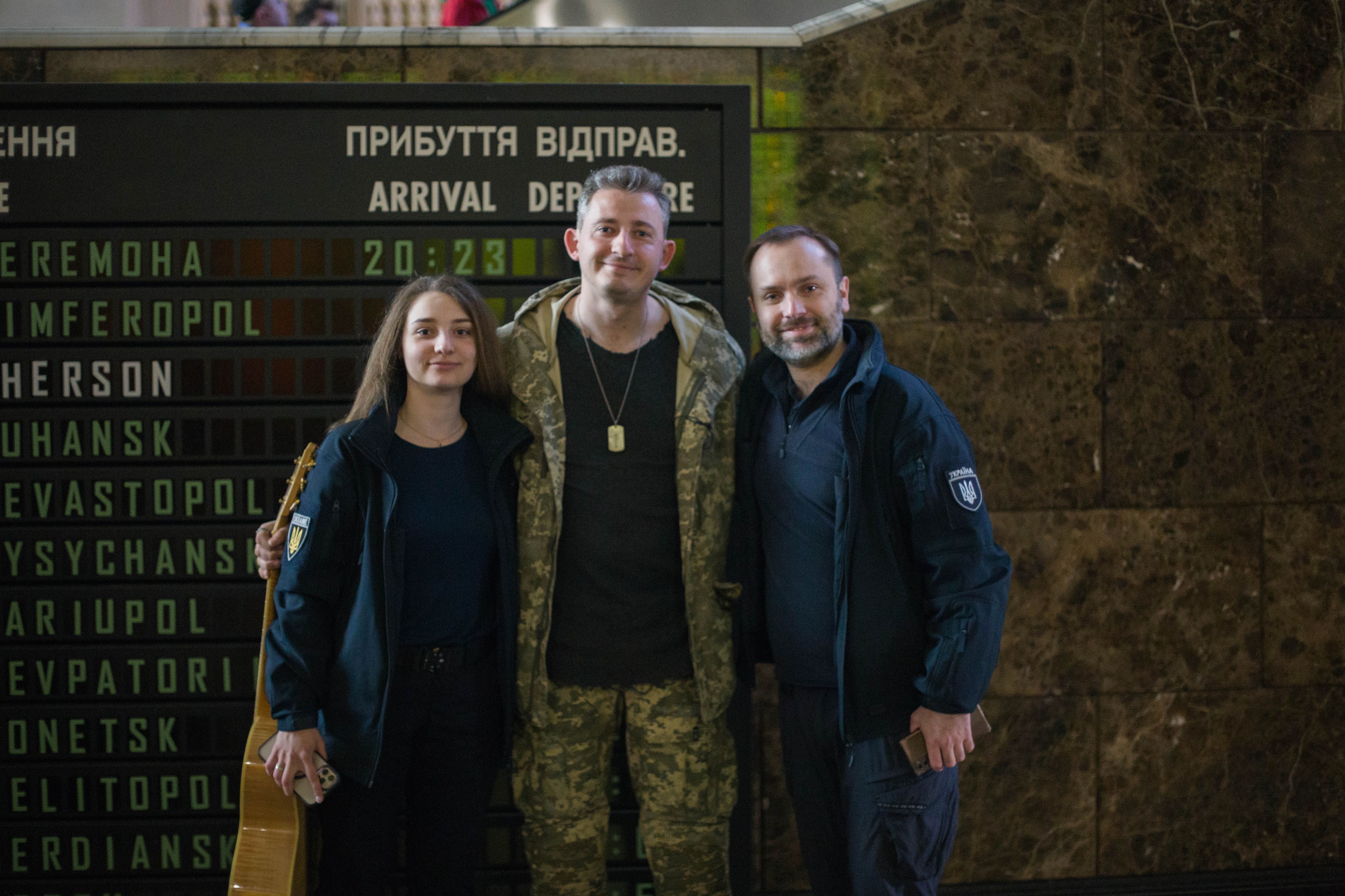 Песня Коли Серги будет звучать на вокзале в Киеве Песня Коли Серги будет звучать на вокзале в Киеве