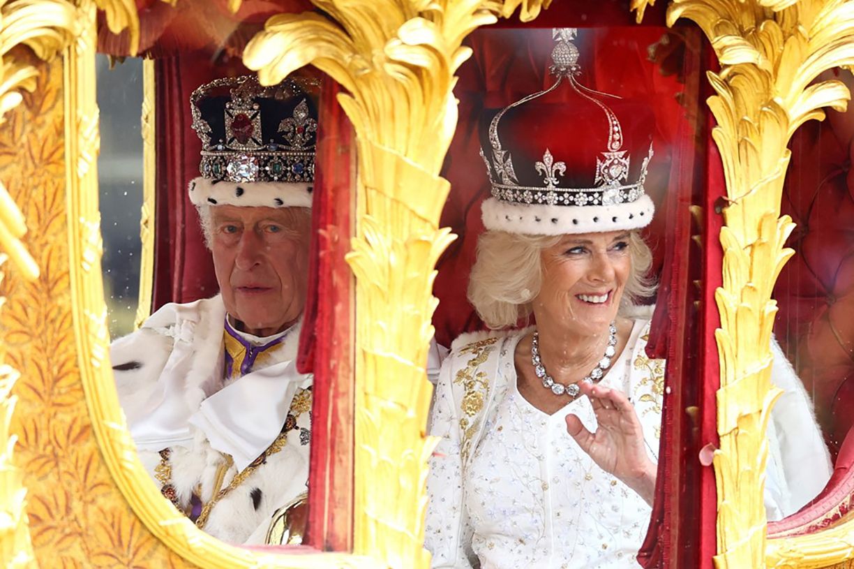 Чарльз ІІІ и королевская семья вышли на балкон Букингемского дворца - фото, видео