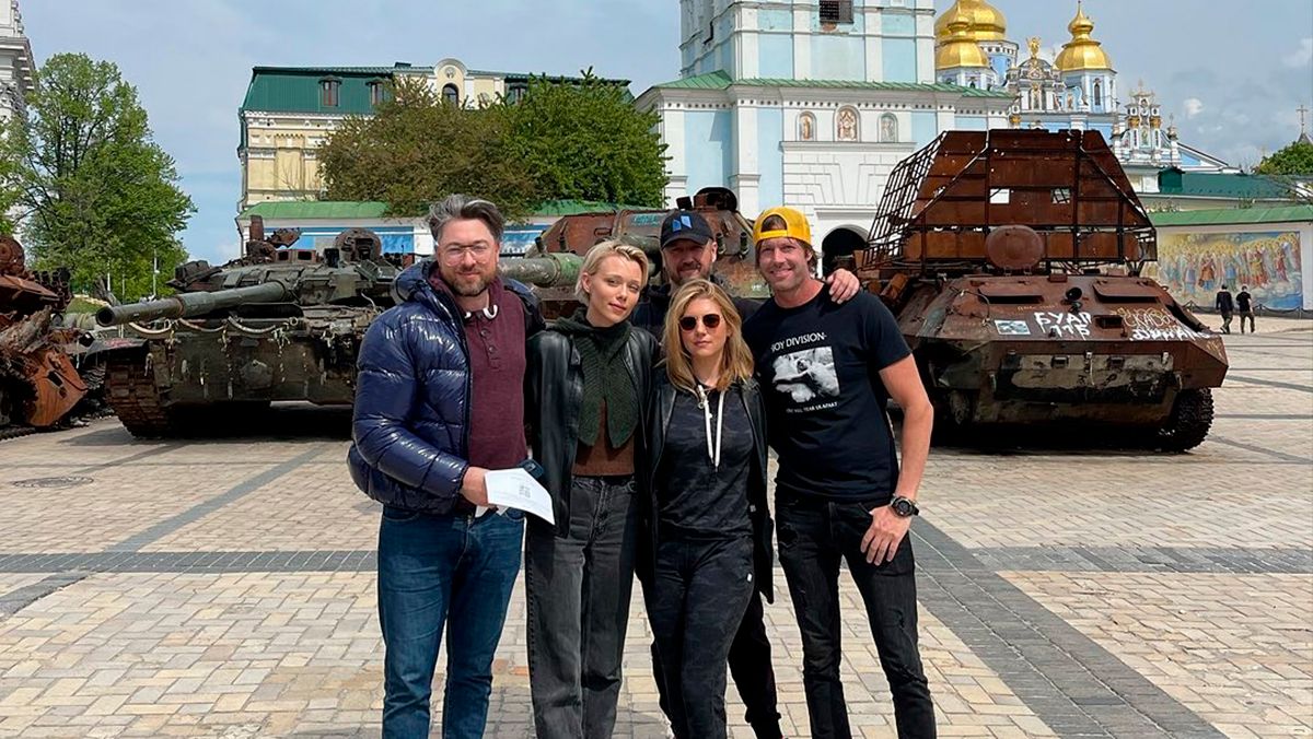 Иванна Сахно, Кэтрин Винник приехали в Киев – фото звезд Голливуда Иванна Сахно, Кэтрин Винник приехали в Киев – фото звезд Голливуда