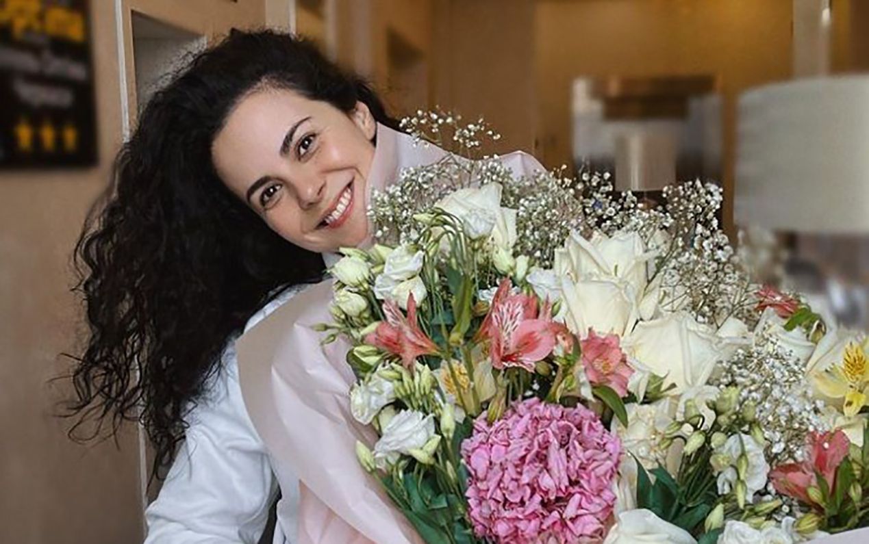 Настя Каменских с букетом от Потапа Настя Каменских с букетом от Потапа