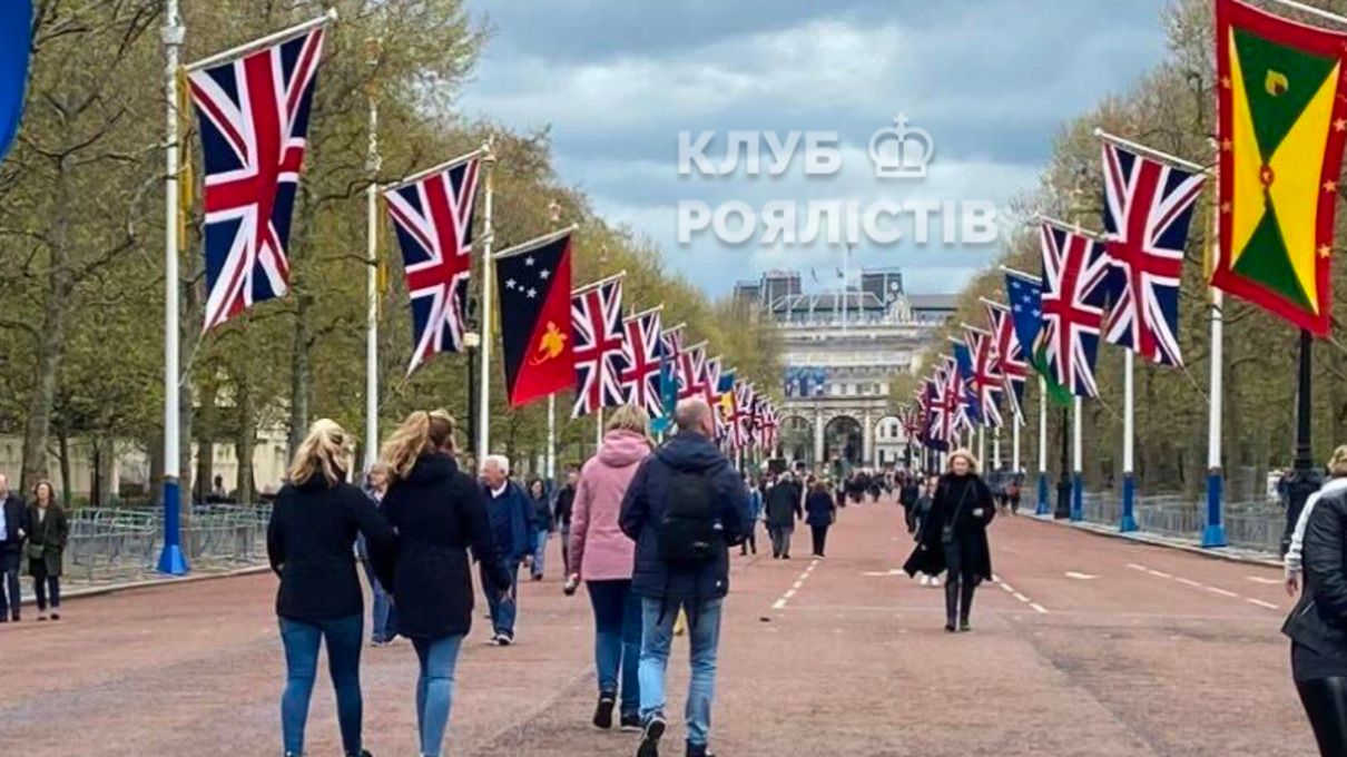 Британцы готовятся к коронации Чарльза ІІІ - первые фото из Лондона Британцы готовятся к коронации Чарльза ІІІ - первые фото из Лондона