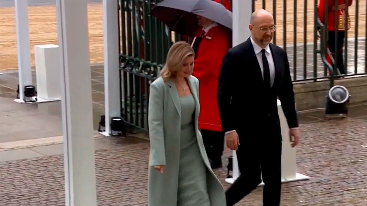 Олена Зеленська на коронації Чарльза ІІІ – як вона виглядає, що вдягнула – фото Олена Зеленська на коронації Чарльза ІІІ – як вона виглядає, що вдягнула – фото