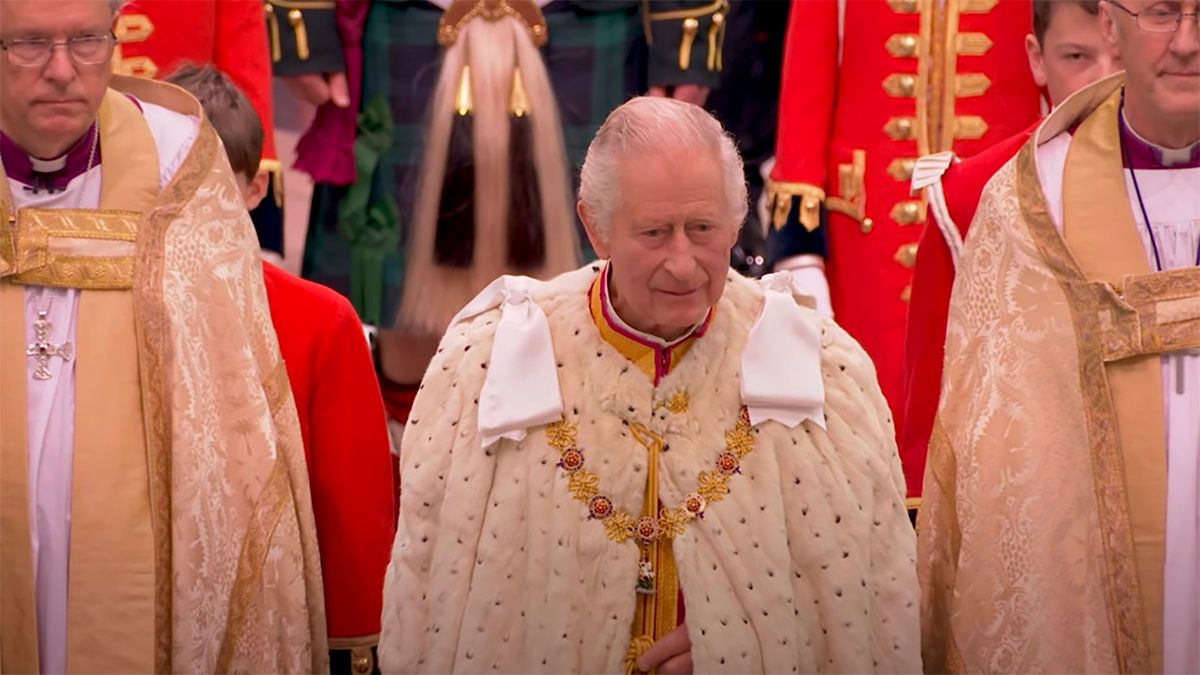 Коронация Чарльза III – как выглядит король, во что одет – фото