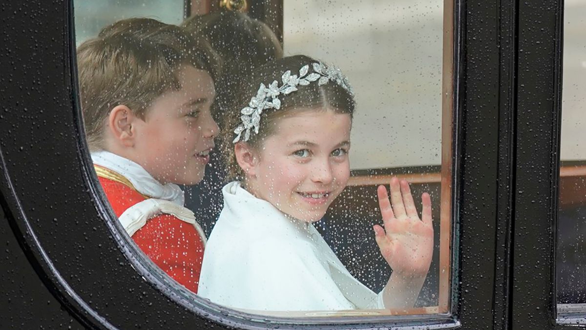 Принцеса Шарлотта на коронації Чарльза ІІІ – як вона виглядала, що одягла – фото Принцеса Шарлотта на коронації Чарльза ІІІ – як вона виглядала, що одягла – фото