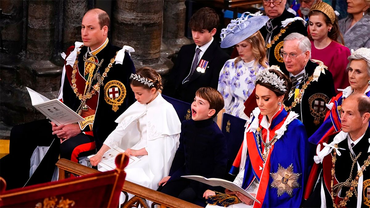 Принц Луи зевал на коронации Чарльза ІІІ - забавные фото, видео