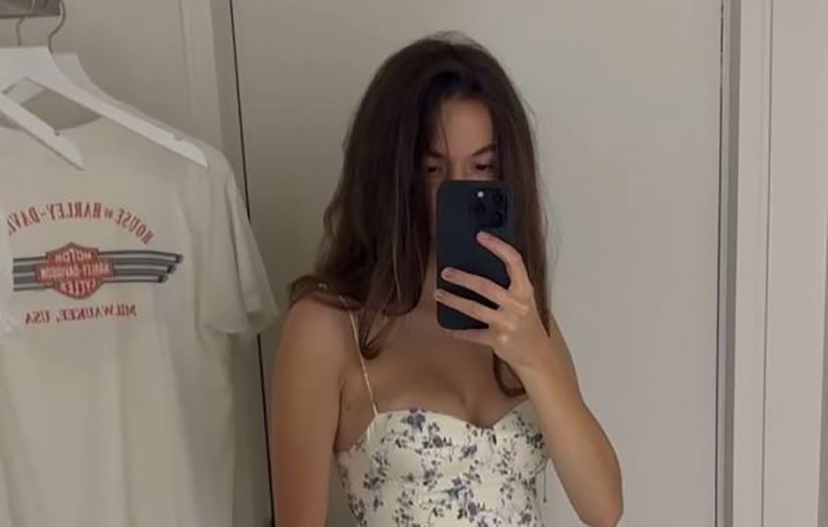 Даша Кацуріна приміряла відверту сукню Даша Кацуріна приміряла відверту сукню