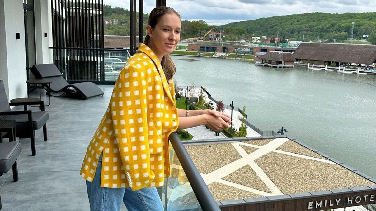 Катя Осадча показала образ у Львові - фото в жакеті українського бренду Катя Осадча показала образ у Львові - фото в жакеті українського бренду