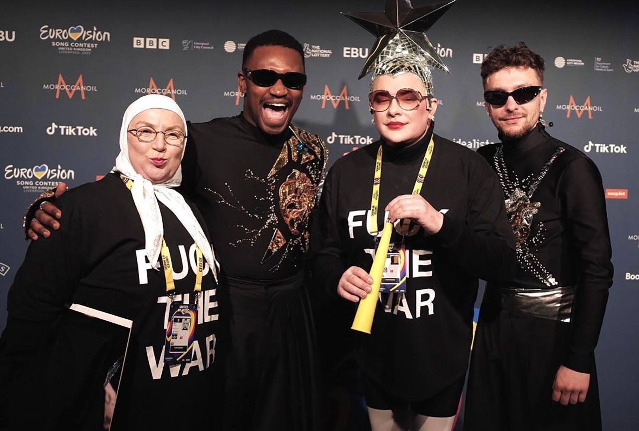 Вєрка Сєрдючка прийшла підтримати гурт TVORCHI Вєрка Сєрдючка прийшла підтримати гурт TVORCHI