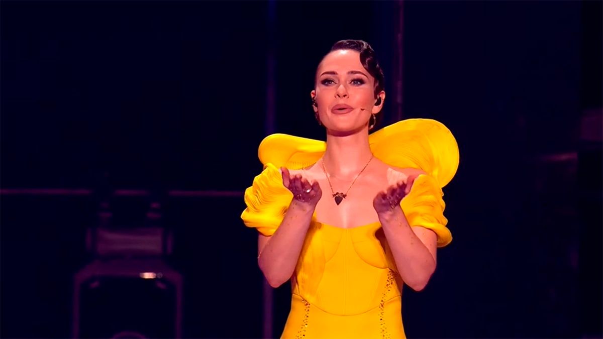 Евровидение финал 2023 – образ Юлии Саниной – что одела ведущая – фото Евровидение финал 2023 – образ Юлии Саниной – что одела ведущая – фото