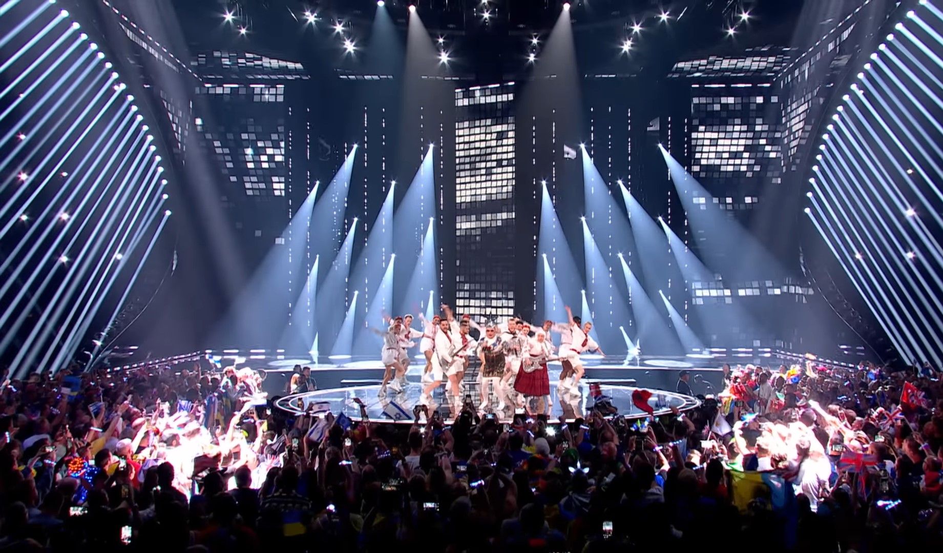 Верка Сердючка потеряла обувь на Евровидении-2023 - видео Верка Сердючка потеряла обувь на Евровидении-2023 - видео