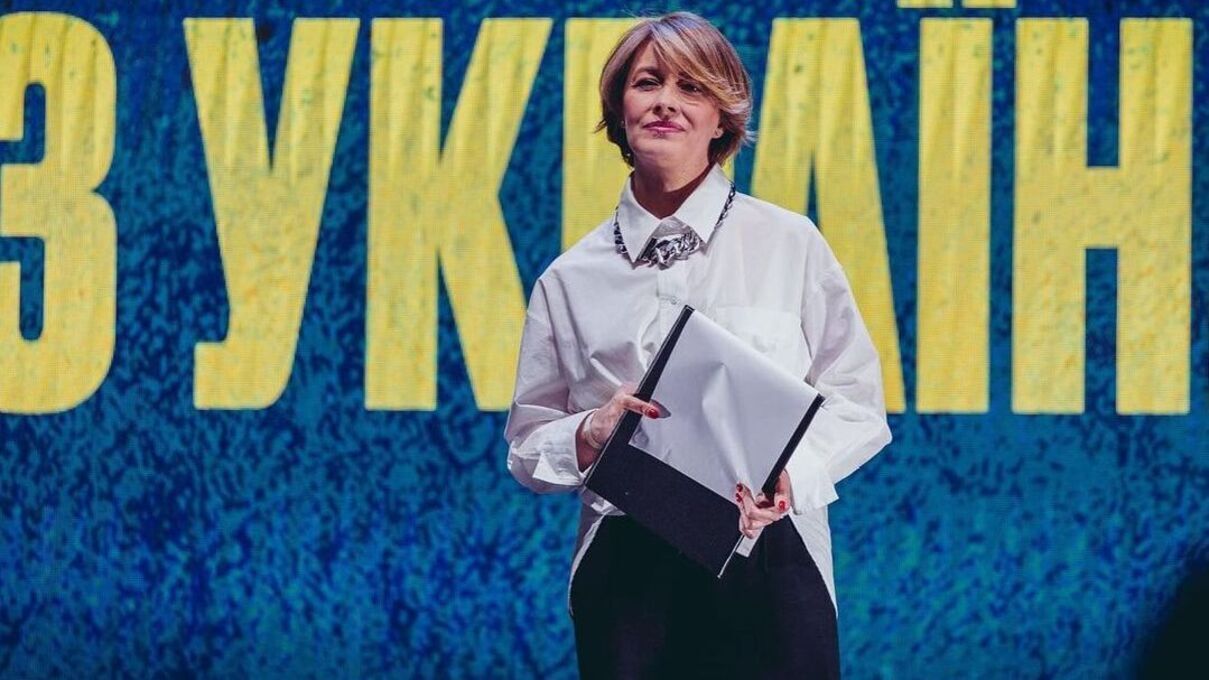 Олена Кравець повторила образ TVORCHI - фото в жакеті українського бренду