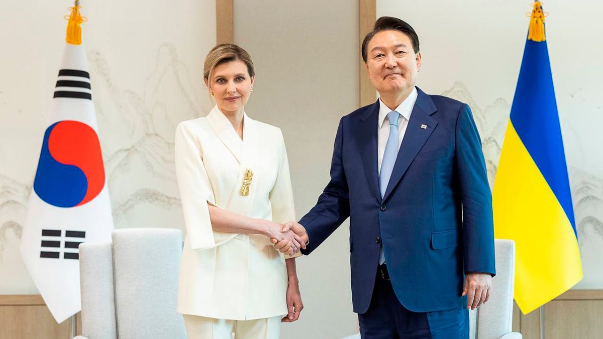 Олена Зеленська в жакеті-кімоно зустрілася президентом Кореї