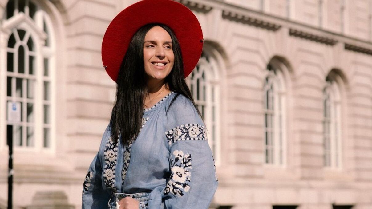 У День вишиванки Джамала розсекретила річ, яку завжди має у валізі У День вишиванки Джамала розсекретила річ, яку завжди має у валізі